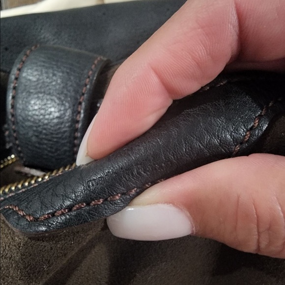 Louis Vuitton Mahina L Hobo - Picture 9 of 12